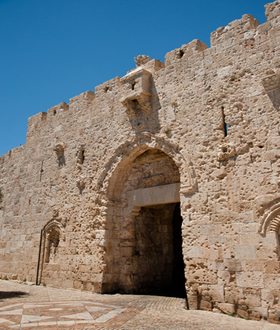 Portão de Zion, em Jerusalém, cravejado de balas usadas durante a Guerra dos Seis Dias
